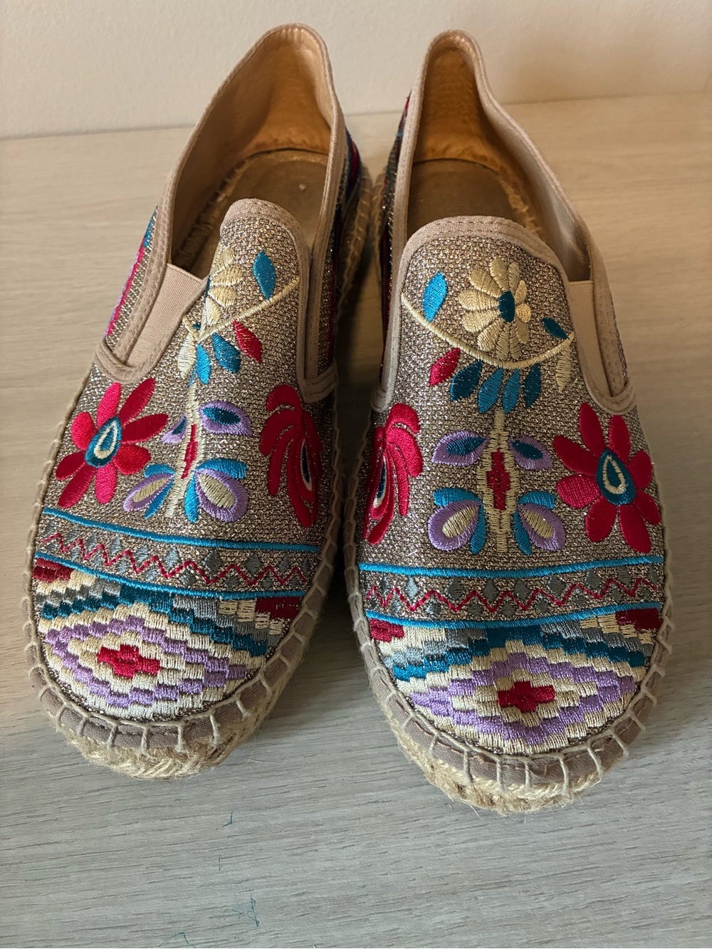 Johnny Was Beige Espadrilles Multicolor Embroidered Floral gold Accents 41 eu